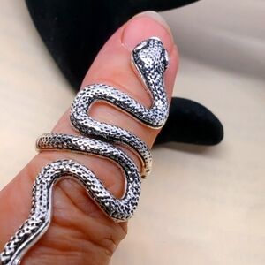 NEW Black/Silver Snake Ring Open Adjustable Reptile Gothic Finger Ring NWT